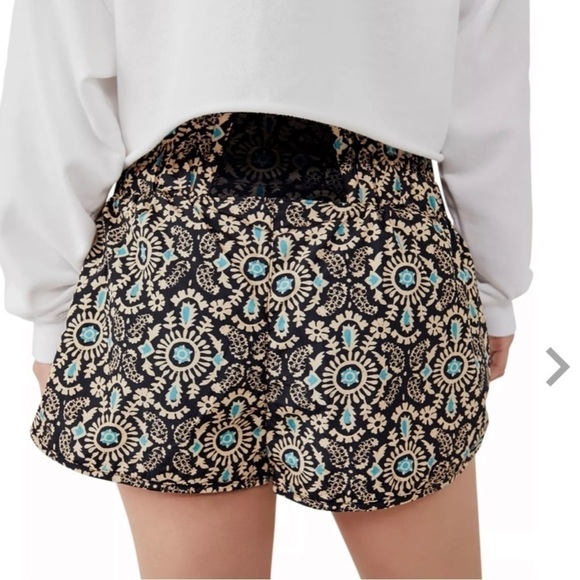 NWT FP Movement by Free People The Way Home Printed Short size Small - Picture 2 of 14